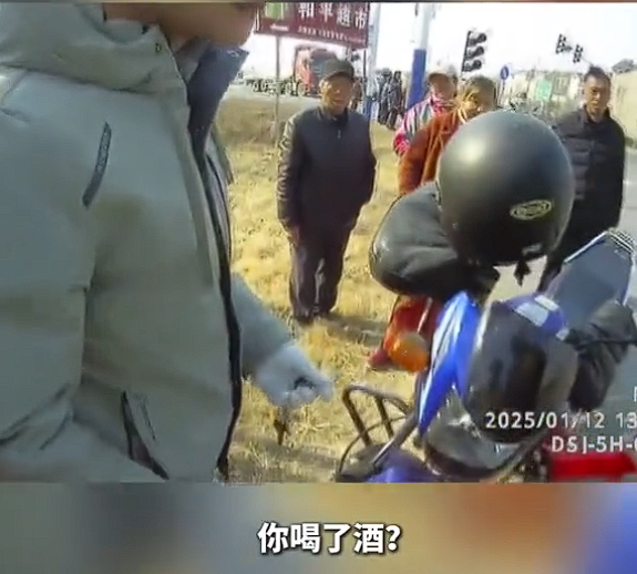 星欧娱乐官方:围观变主角 男子车祸现场吃瓜被查出酒驾:罚2000记30分