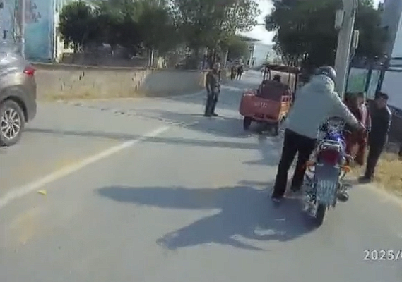 星欧娱乐官方:围观变主角 男子车祸现场吃瓜被查出酒驾:罚2000记30分