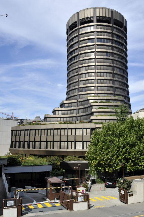 星欧平台官网:乌克兰前议长街头中枪身亡!一名身穿外卖制服男子开了约8枪,俄方:另有内情